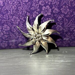 A82 Vintage Brushed Silver Large Wire Flower Brooch Pin Signed